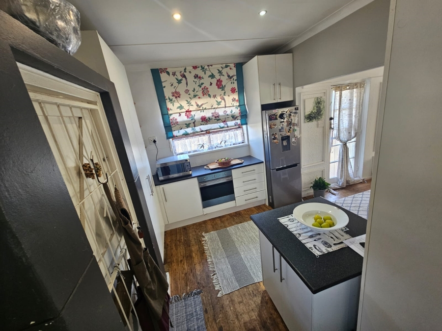 To Let 2 Bedroom Property for Rent in Oakdale Western Cape